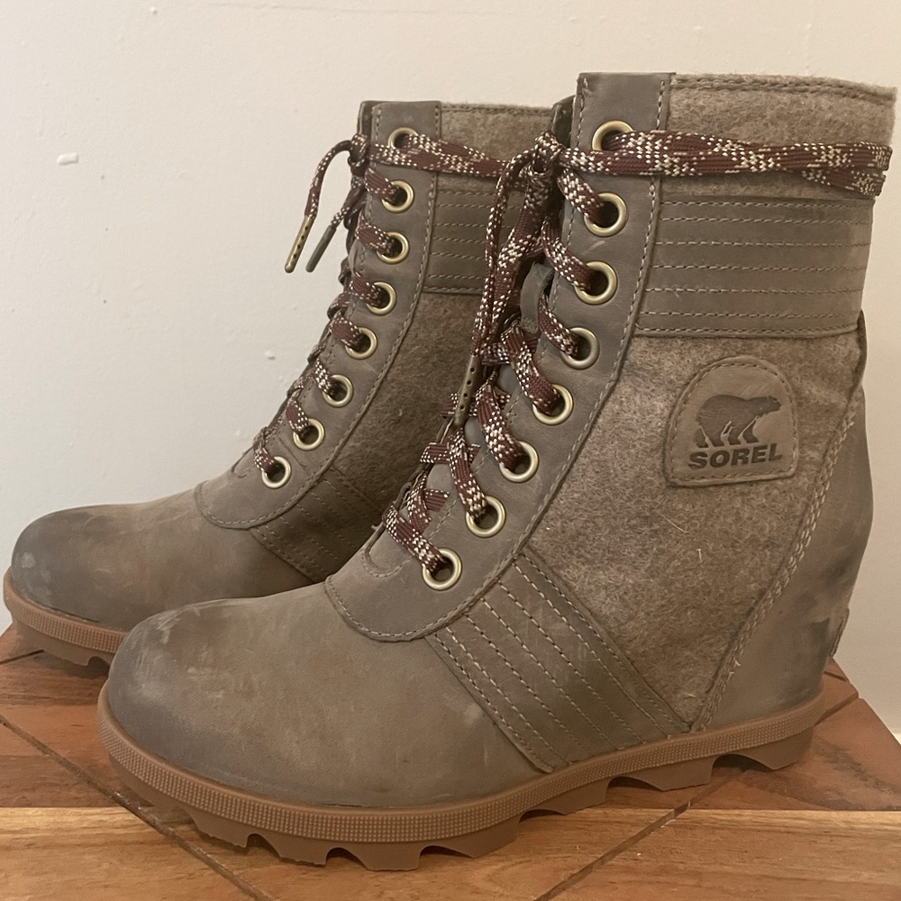 Sorel Women's Gray and Brown Winter Boots